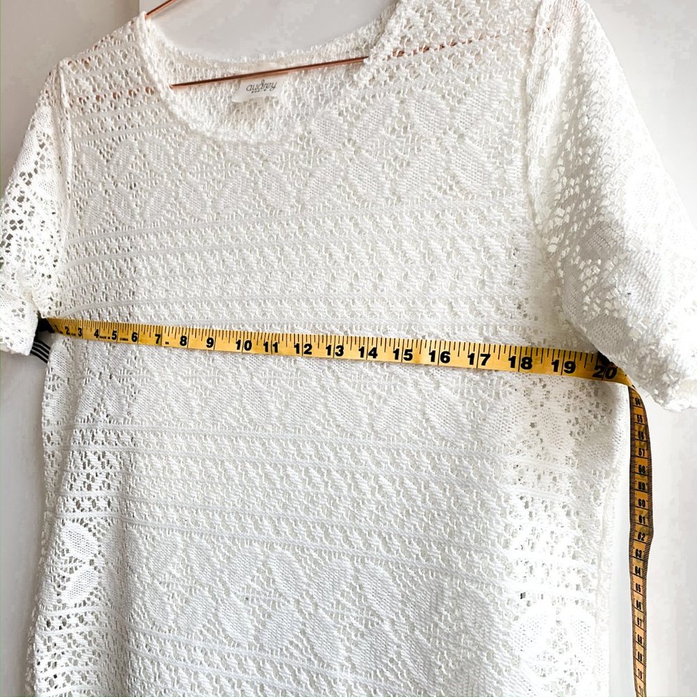 audrey white knit blouse floral pattern - Picture 4 of 4